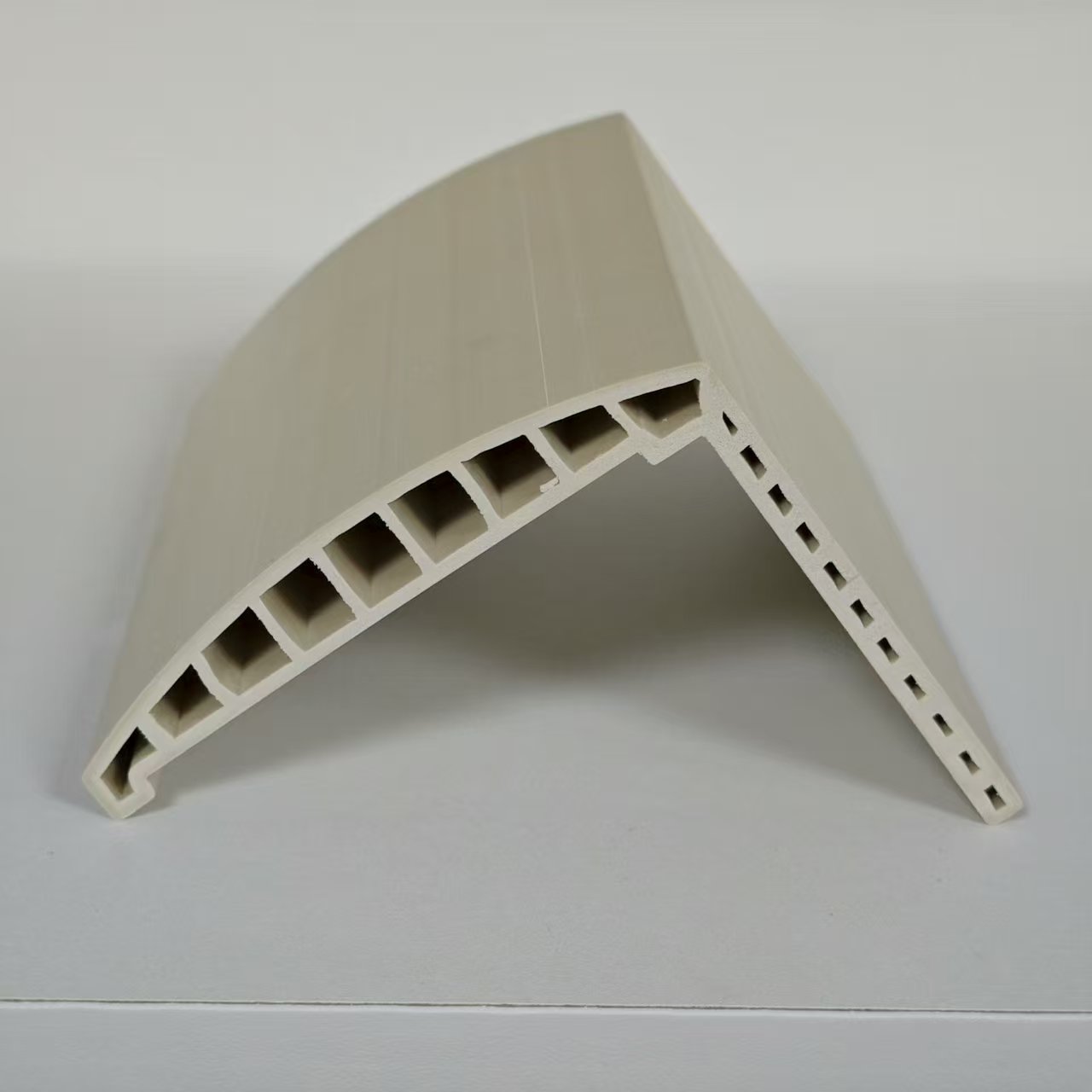 100*46/100*88mm Off White Arc WPC Türarchitrav